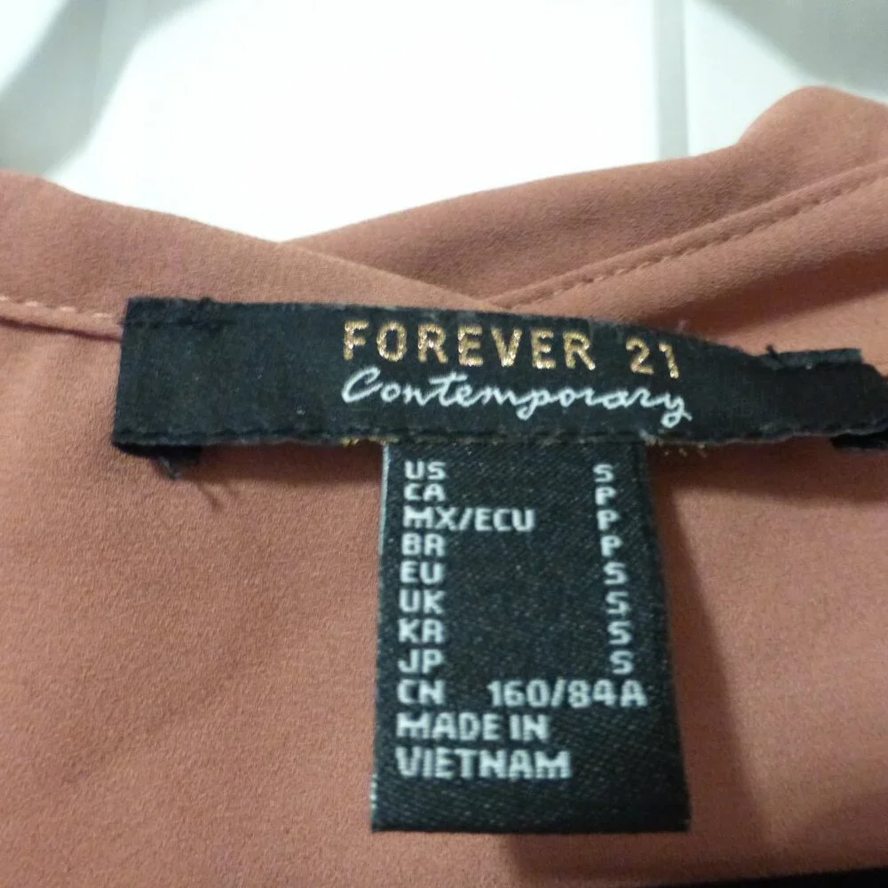 FOREVER 21 rosy pink three quarter sleeve oversized v-neck blouse - Picture 3 of 11